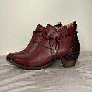 Pikolinos Women's Burgundy leather Ankle Boots